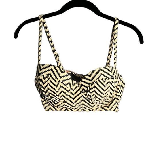 Xhiliration Black and Tan Geometric Stripes Adjustable Strap Bikini Top Size M - Picture 1 of 6